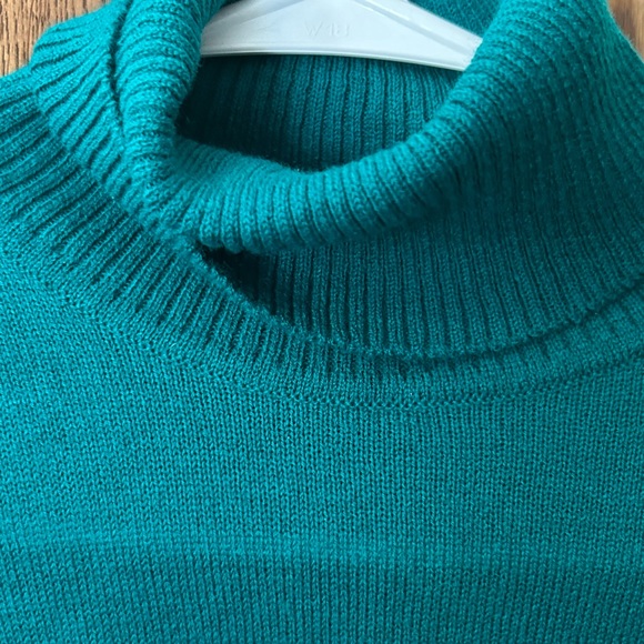 Women’s vintage turtleneck sweater - Picture 2 of 3